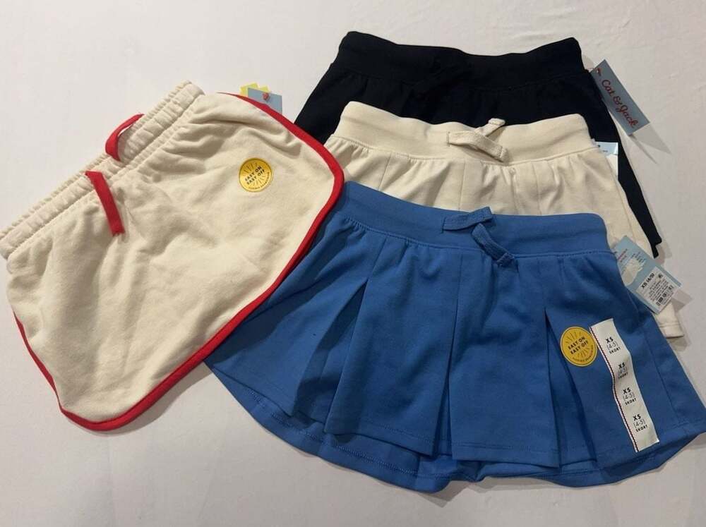 #157  Girls Easy On Skort Lot Size XS (4-5)